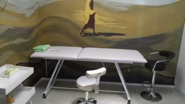 Salon de masaj -Maseuza efectuez masaj de relaxare -cervical- anticelulit